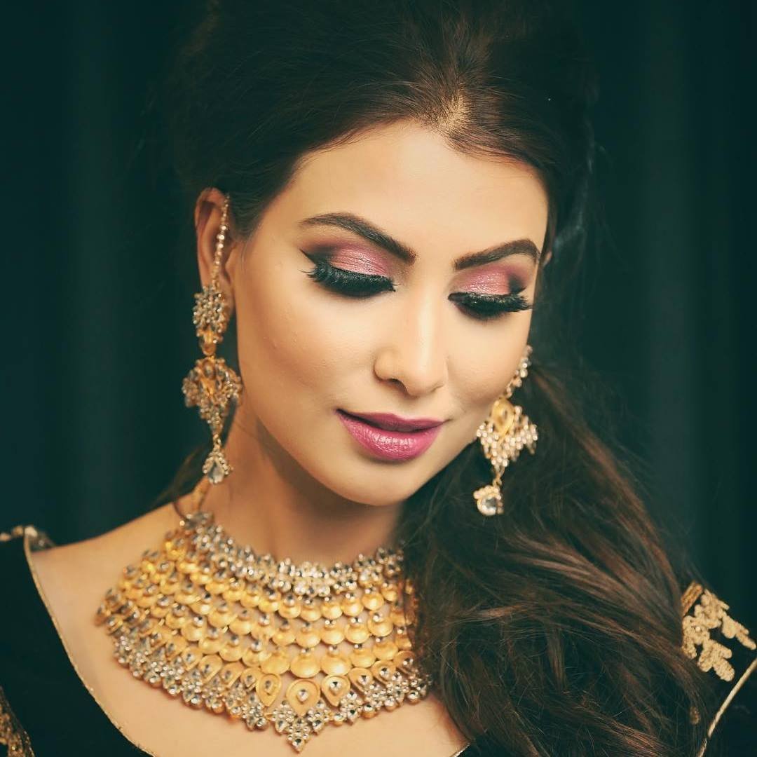 Moazzma Hunain Mrs. Pakistan USA 2018 in her latest Photoshoot
